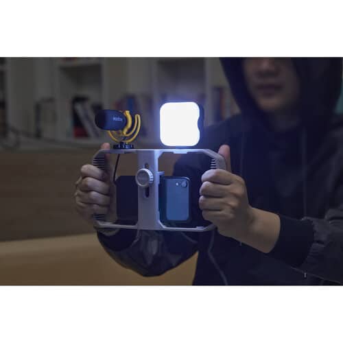 مصباح فيديو LED بحجم الجيب من Godox Litemons RGB (RGB و3200 إلى 6500K) مصباح فيديو LED بحجم الجيب من Godox Litemons RGB (RGB و3200 إلى 6500K)